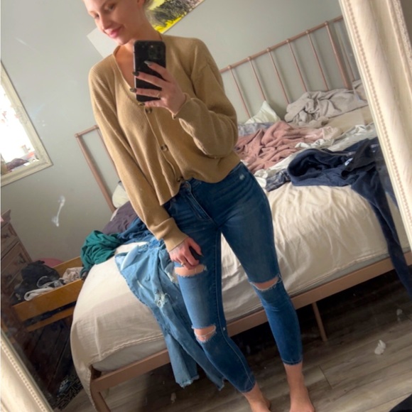 Meet your Posher, Dani - Picture 1 of 1